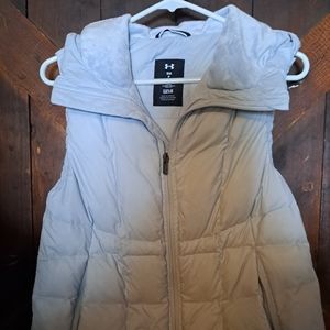 Under Amour vest size small like new☃️❄️